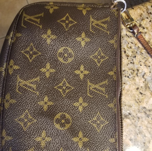 Authentic Louis Vuitton bag - Picture 2 of 7